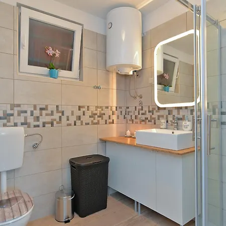 Mladen 1660 Apartment *