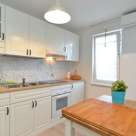 Mladen 1660 Apartment *